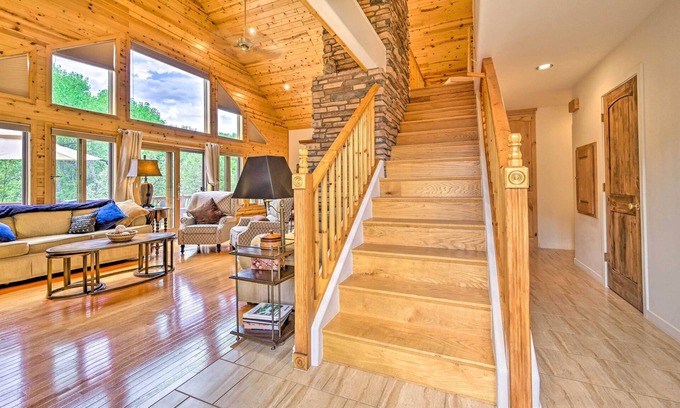 Payson Cottage | Cozy Log Cabin in Payson with Scenic Deck & Creek Views