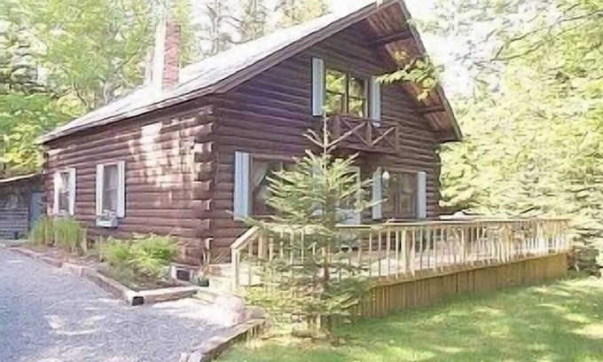 Southwest Harbor Cabin | Cozy Log Cabin with Oceanfront Views on Mt. Desert Island