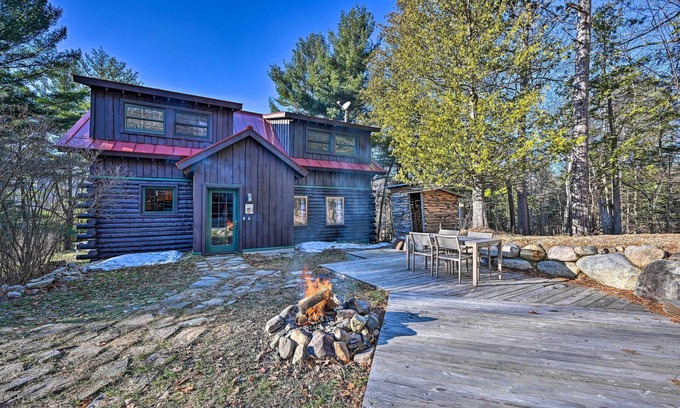 Wilmington Cabin | Inviting Grand Log Cabin with Hot Tub near Whiteface