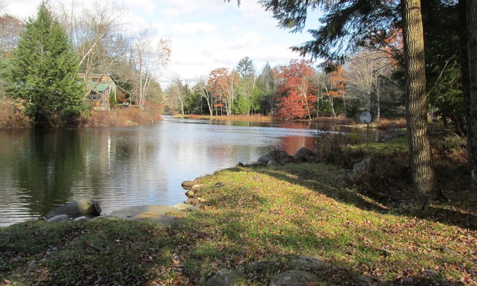 Ludlow Cabin | Lakefront Log Cabin Near Okemo Mountain with Spa & Views
