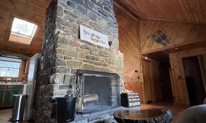 Mount Holly Cabin | Cozy Log Cabin Close to Jackson Gore and Okemo Mountain