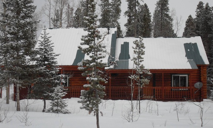 Breckenridge Cabin | Mountain Cabin Retreat: Ski, Hike & Relax with Spa Amenities