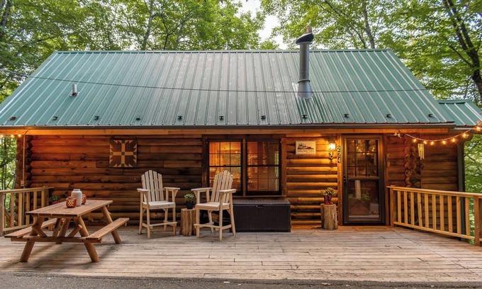 Mill Ridge Cabin | Cozy Log Cabin with Mountain Views and Pet-Friendly Amenities
