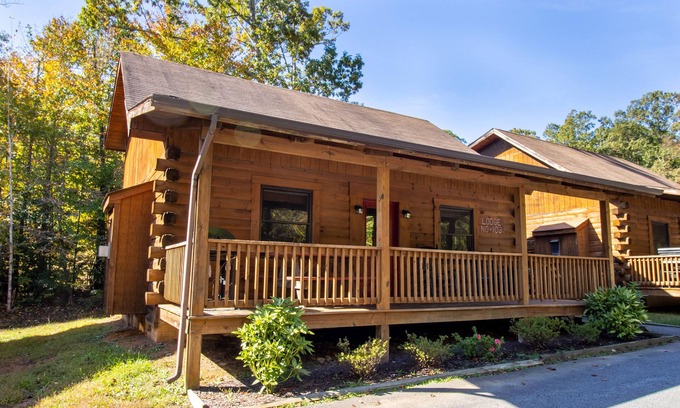 Spotsylvania Cabin | Cozy Log Cabin with Pool and Child-Friendly Amenities
