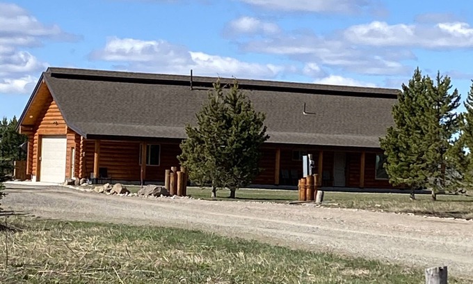 Island Park Cabin | Idyllic Log Cabin Escape Near West Yellowstone with Hot Tub