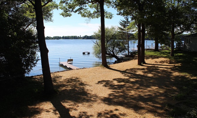 Markesan House | Beautiful Log Cabin with Lake View & Pet-Friendly Amenities