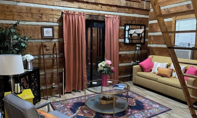 Winston - Salem House | Cozy Log Cabin in the Heart of Winston Salem - Sleeps 4