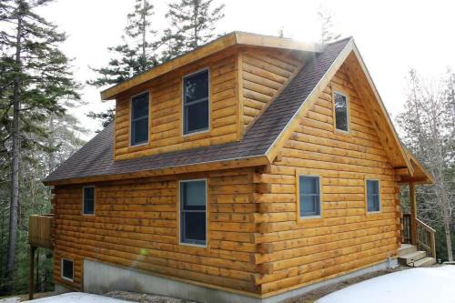 Sullivan House | Cozy Log Cabin on Saltwater Cove - Pet Friendly Retreat