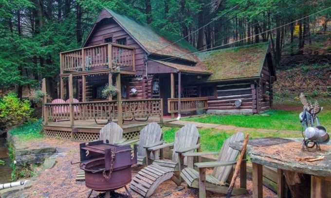 Coudersport Cabin | Idyllic Cabin by Stream with Firepit & High-Speed WiFi