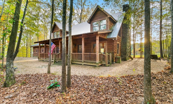 Ludlow Cabin | Experience the Log Cabin On The Lake - Guest Rated 10/10