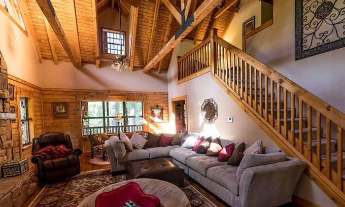 Baker Cabin | Log Cabin on the River