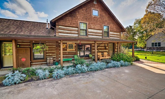 White Lake House | Cozy Log Cabin on the Wolf River with Private Hot Tub