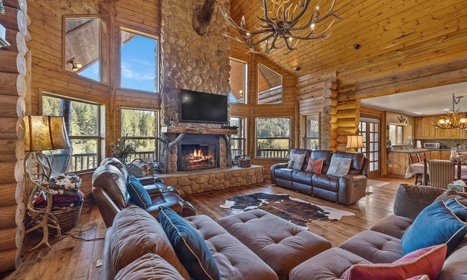 Mammoth Creek Cabin | Cozy Log Cabin with Creek View and Hot Tub Retreat