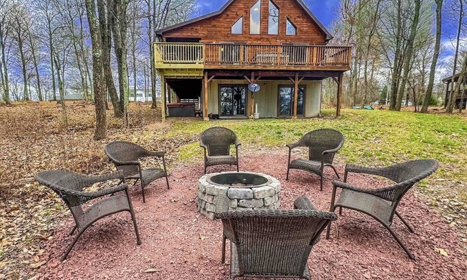 Ebervale House | Pet-Friendly Log Cabin in the Poconos: Hiking & Fishing