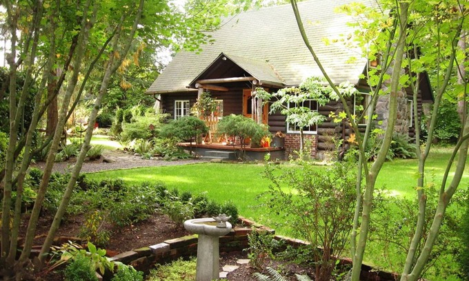 Marmot Cabin | Cozy Log Cabin Retreat with Spa, Hot Tub & Ocean View
