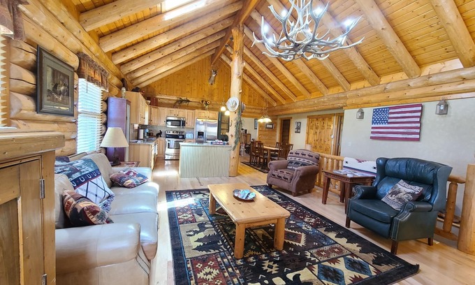 Divide House | Secluded Log Cabin Retreat with Pool & Ocean View