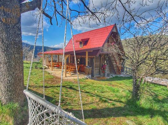 Zlatibor House | Cozy Log Cabin Uvac - Guest Rated 9.8 with Oceanfront View