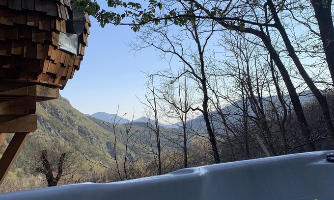 Belvedere Cabin | Cozy Log Cabin with Mountain View and Spa Amenities
