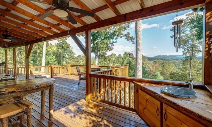 Murphy Cabin | Cozy Log Cabin with Mountain Views & Fire Pit Retreat