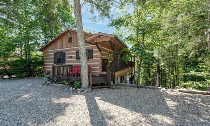 Townsend Cabin | Family-Friendly Three Bedroom Retreat with Game Room & Pool
