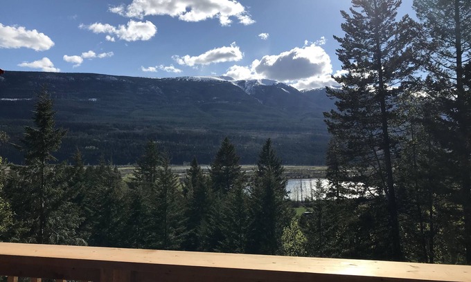 Parson Cabin | Cozy Log Cabin with Breathtaking Views & River Access