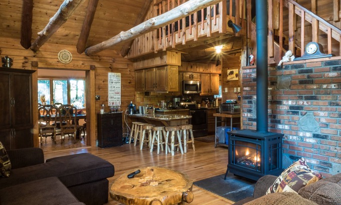 Cochecton Cabin | Idyllic Log Cabin with Hot Tub & Private Pond Near Bethel