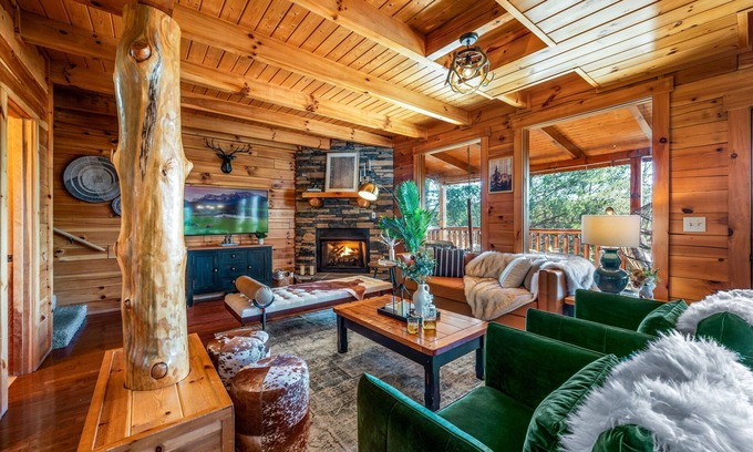Sevierville Cabin | Dog-Friendly Log Cabin with Hot Tub & Game Room Bliss