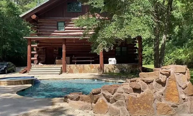 Conroe Cabin | Idyllic Log Cabin Retreat with Pool & Game Room Near Houston
