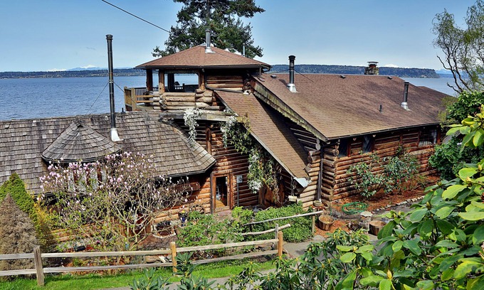Langley House | Log Castle - Beachfront Retreat with Scenic Mountain Views