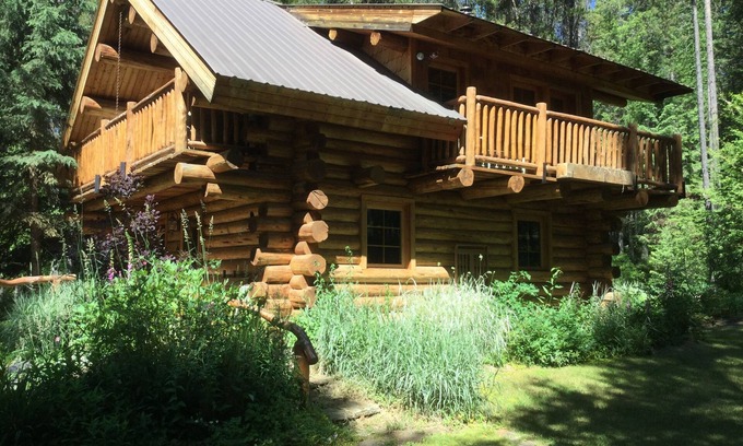 West Glacier Cabin | Stunning Log Home with Lake View Near Glacier National Park