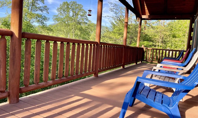 Whittier Cabin | Cozy Log Home Retreat in the Smoky Mountains - 10/10 Rated