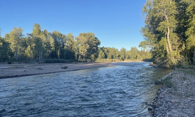 Lincoln House | Riverfront Log Home Retreat with Family-Friendly Amenities