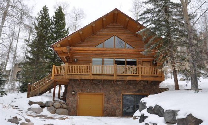 Highland Meadows House | Stunning Log Home with Vail Valley Views and Great Amenities