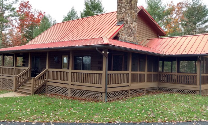 West Augusta House | Unforgettable Log Home Retreat on Scenic Private Farm