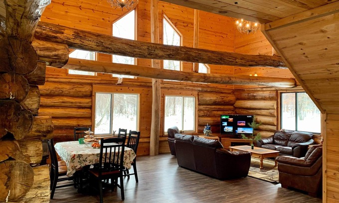 Brainerd House | Idyllic Log Home Retreat Surrounded by Nature near the Lake