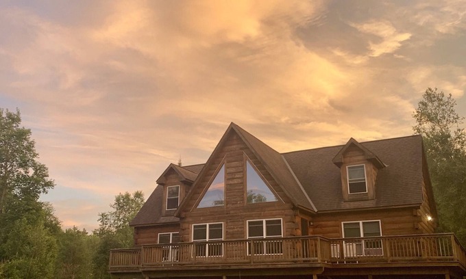 Mount Holly Ski Chalet | Relaxing Log Home with Ocean View and Top Amenities