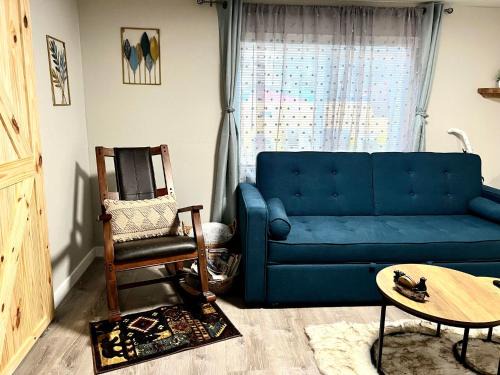 Spenard Apartment | Log house in heart of Anchorage