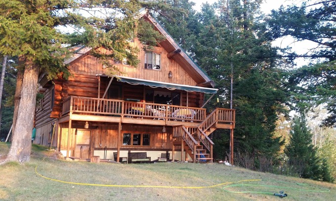 Marion House | Lakefront Log House on Little Bitterroot with Hot Tub