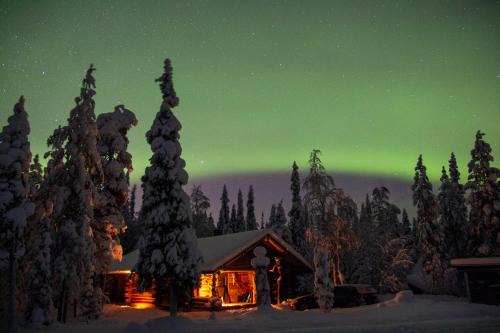 Lampivaara Ski Chalet | Family-Friendly Getaway at Log House Siesta Retreat