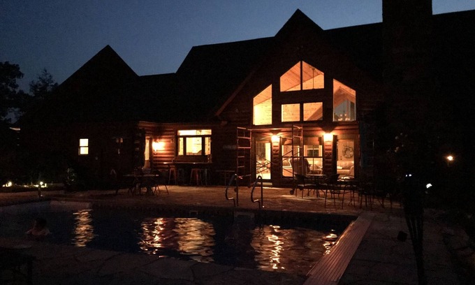 Saint Mary Cabin | Log Lodge: Private Pool, Game Room & WiFi - Perfect Getaway