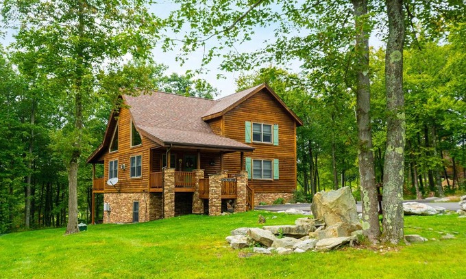McHenry House | Discover Comfort at Log Me Inn - Pet & Child Friendly Stay