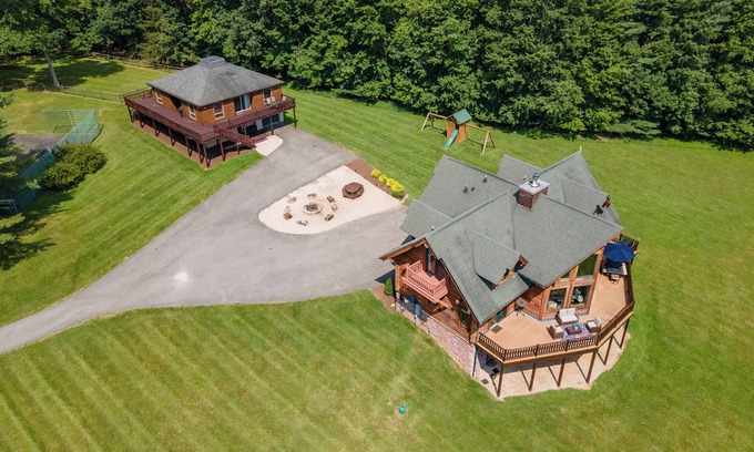 Thayerville House | Idyllic Log Retreat: Lake Access, Pet-Friendly & Relaxation