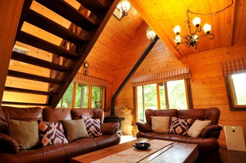 Inawashiro House | Pet-Friendly Retreat at Log Sweet Villa YU.CABIN - 9/10 Rating