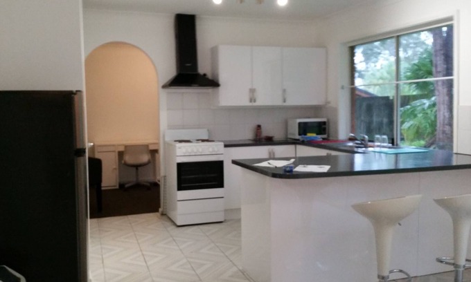 Eagleby House | Charming Oceanfront Retreat Near Logan Hospital & Dreamworld