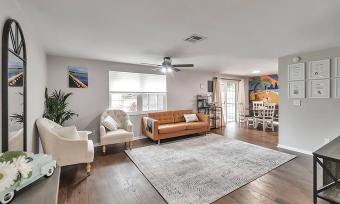 Citrus Park House | Logan's Hideaway & Grill: Pet-Friendly Retreat by the Ocean
