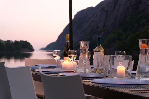 Sokndal Villa | Unforgettable Logbua - House on the Sea with Ocean Views