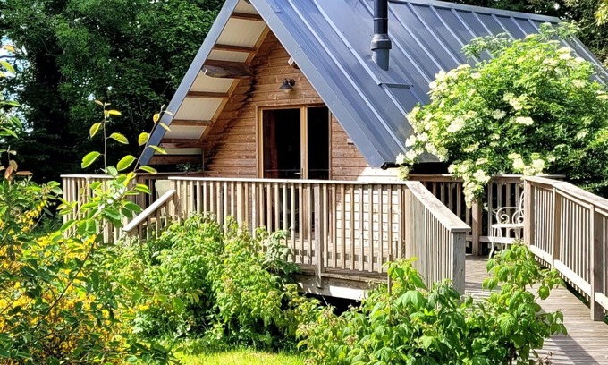 Sainte-Honorine-de-Ducy Apartment | Inviting Loge Prestige Lodge with Terrace and Kitchen Access