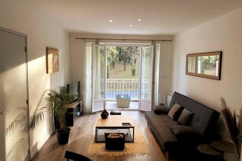 Brive-la-Gaillarde Apartment | Relaxing Stay in Brive with Private Balcony & Netflix