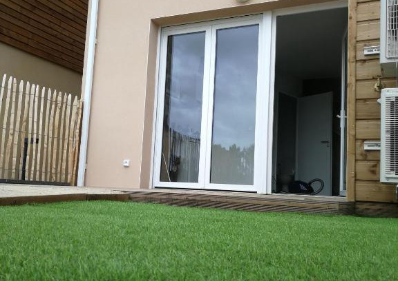 Mimizan-Plage House | Oceanfront Getaway at Logement A03 et A02 - 9/10 Rating
