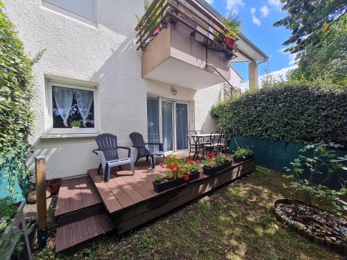 Villenave-d'Ornon Apartment | Family-Friendly Retreat Steps from Bordeaux with Perfect Score